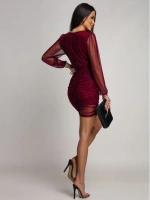 Eleganka Sukienka mini siateczkowa z brokatem i kopertowym dekoltem SCARLET bordowy