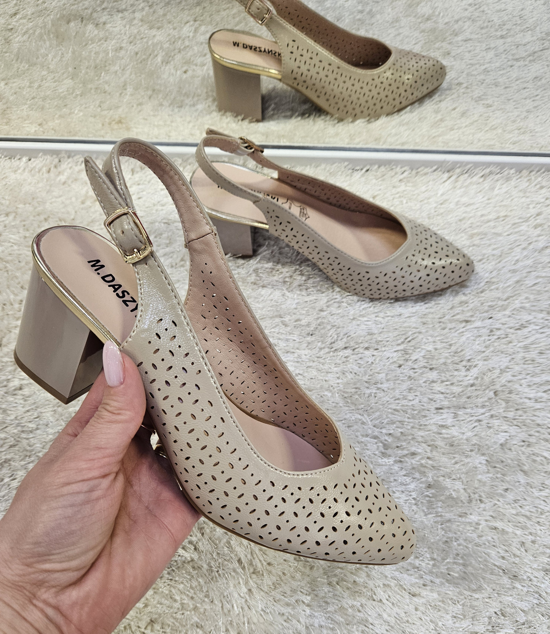 Eleganckie beżowe ażurowe czółenka damskie 