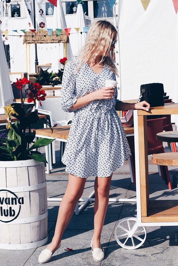  Spring Krótka Biała Sukienka W Kwiaty Rozkloszowana Na Co Dzień
