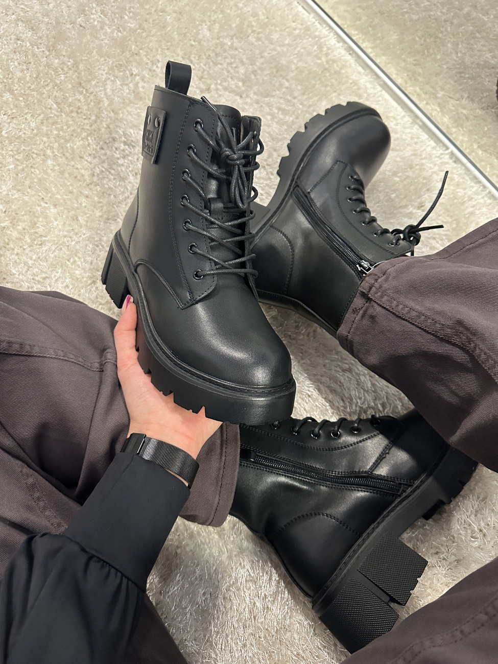 Botki damskie ze skóry naturalnej wysokie sznurowane na klocku czarne