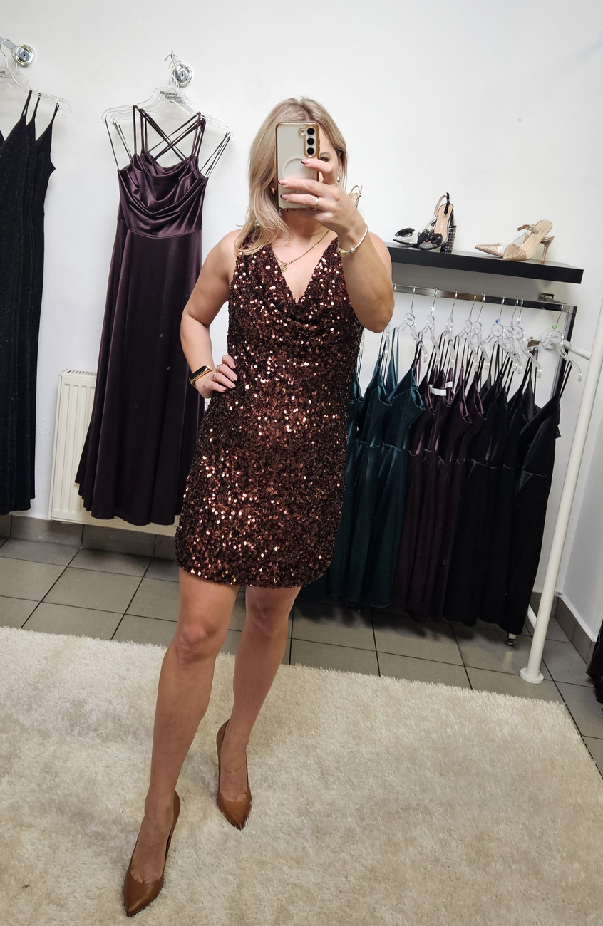 Brązowa sukienka mini z cekinami i lejącą górą na grubych ramiączkach Nel