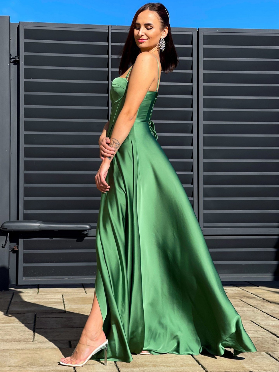 Elegancka  MAXI Sukienka satynowa EMMA - oliwka