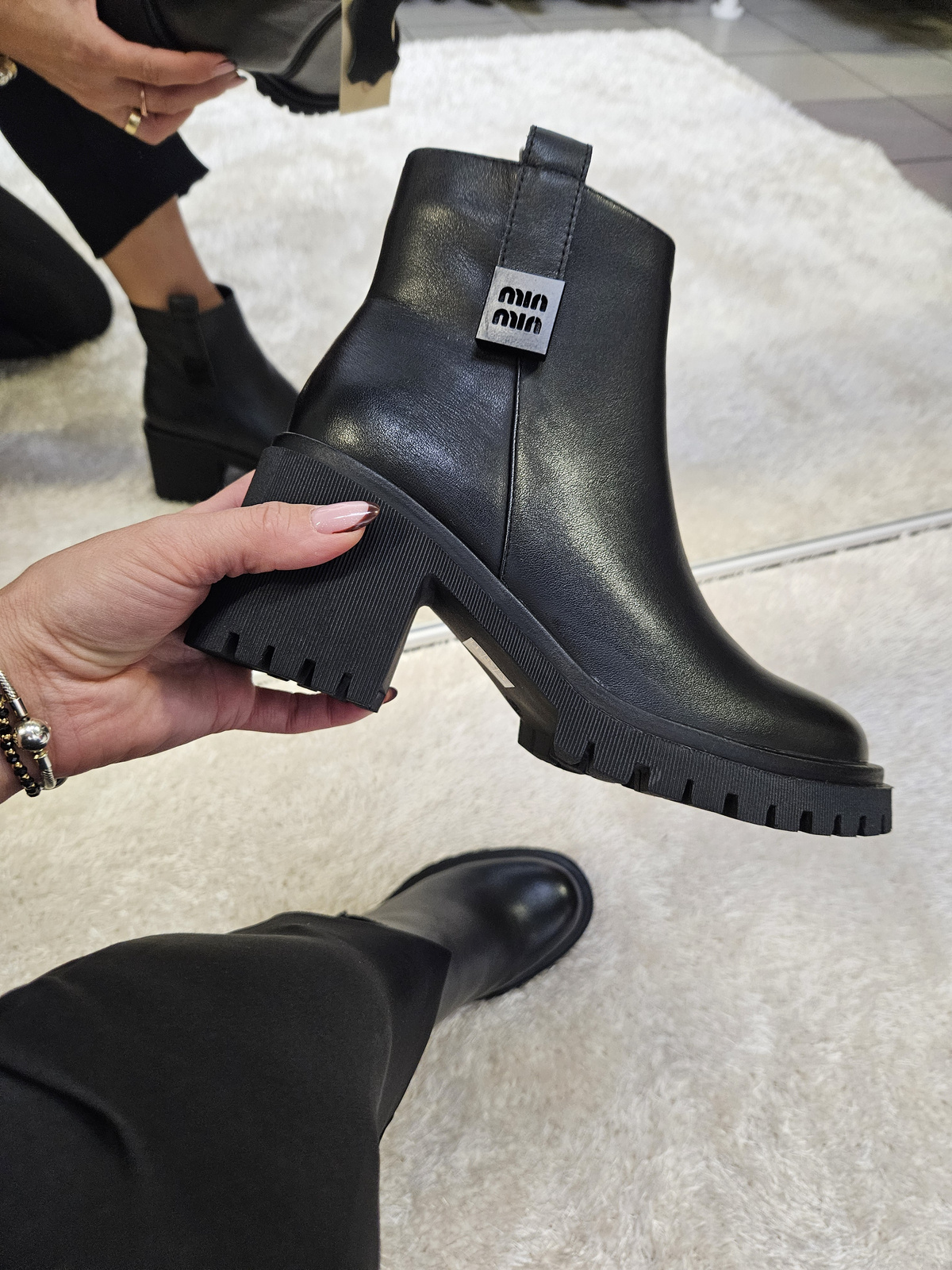 Botki damskie na obcasie  ze skóry naturalnej czarne 