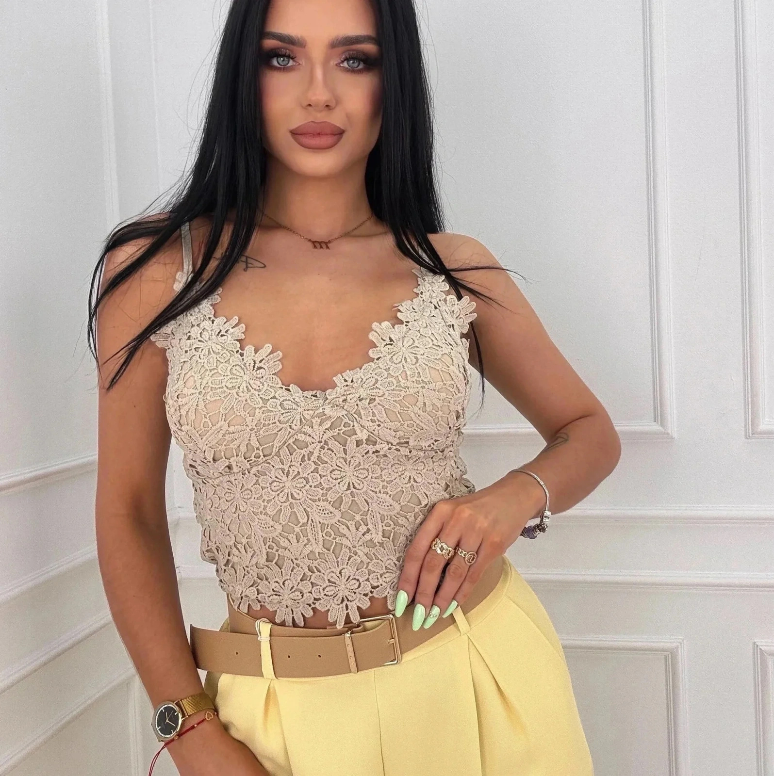 Top koronkowy damski beżowy elegancki koronka kwiaty ramiączka