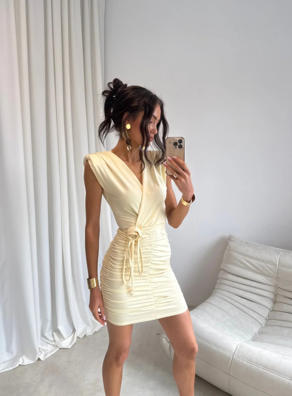 Zirelle - sukienka mini w kolorze jasnożółtym