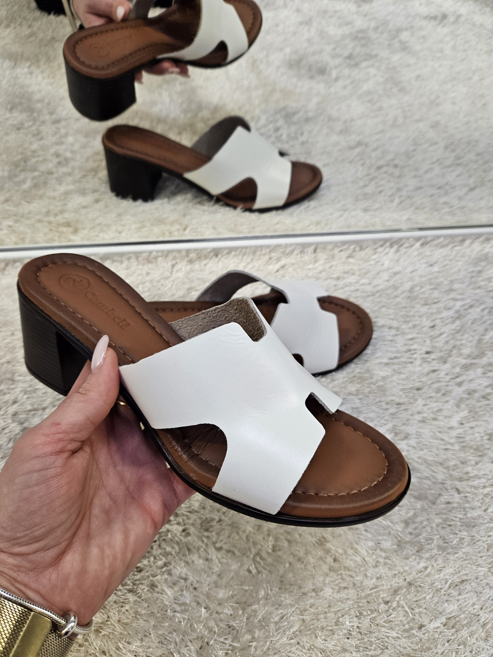 Klapki damskie na obcasie ze skóry naturalnej Olivia białe