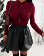 Elegancka bluzka golf z cyrkoniami z długim rękawem i marszczeniem o dopasowanym kroju bordowa