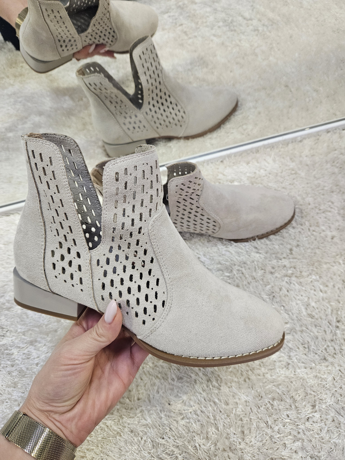 Beżowe ażurowe pólbuty  botki damskie na obcasie 